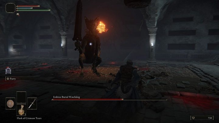 Warto też uważać na jego zionięcie ogniem, podczas którego za Wami podąża - Elden Ring: Ogar Pogrzebowego Złotego Drzewa (Erdtree Burial Watchdog) - boss, jak pokonać? - Elden Ring - poradnik do gry