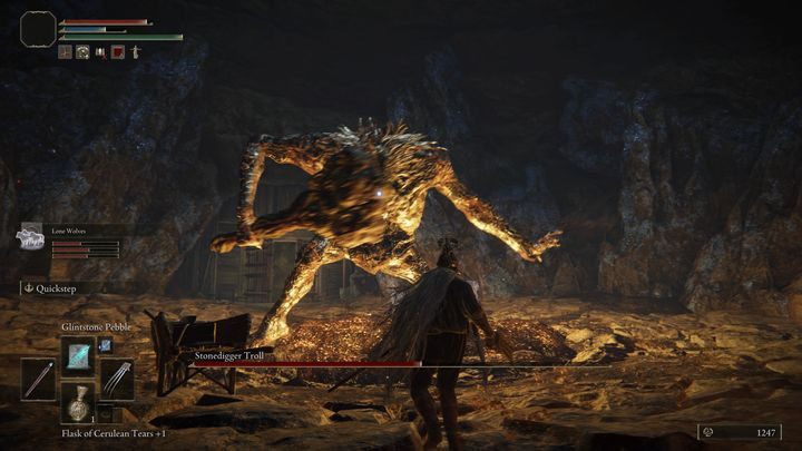 Jego najwolniejsze ataki zazwyczaj są tymi najpotężniejszymi, dlatego gdy zauważycie, że boss długo wykonuje dany atak, lepiej będzie się odsunąć jak najdalej od niego - Elden Ring: Troll kamienny kopacz (Stonedigger Troll) - boss, jak pokonać? - Elden Ring - poradnik do gry