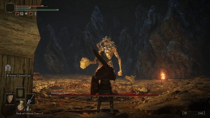 Dobrą taktyką jest wejście przeciwnikowi pod nogi - Elden Ring: Troll kamienny kopacz (Stonedigger Troll) - boss, jak pokonać? - Elden Ring - poradnik do gry