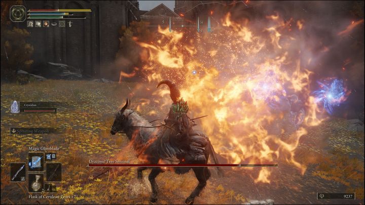 O ile pierwsza faza jest bardzo podobna do walki ze zwykłym Obrońcą drzewa (Tree Sentinel), o tyle druga faza dodaje groźne ataki - Elden Ring: Smoczy strażnik drzewa (Draconic Tree Sentinel) - boss, jak pokonać? - Elden Ring - poradnik do gry