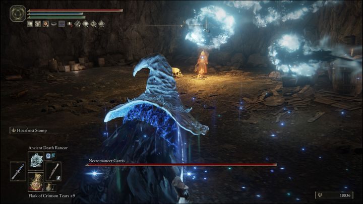 W momencie, gdy będzie Was oddzielał duży dystans, zacznie on cały czas korzystać z animozji (rancors) - Elden Ring: Garris, nekromanta (Necromancer Garris) - boss, jak pokonać? - Elden Ring - poradnik do gry