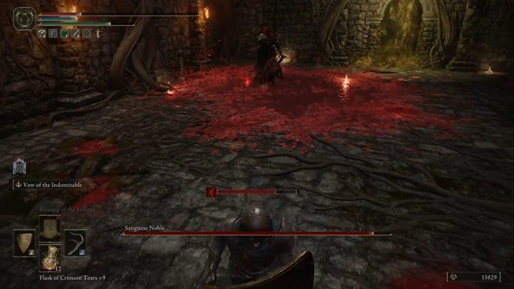 Przeciwnik wytwarzać będzie też kałuże krwi, które najlepiej omijać - Elden Ring: Krwawy szlachcic (Sanguine Noble) - boss, jak pokonać? - Elden Ring - poradnik do gry