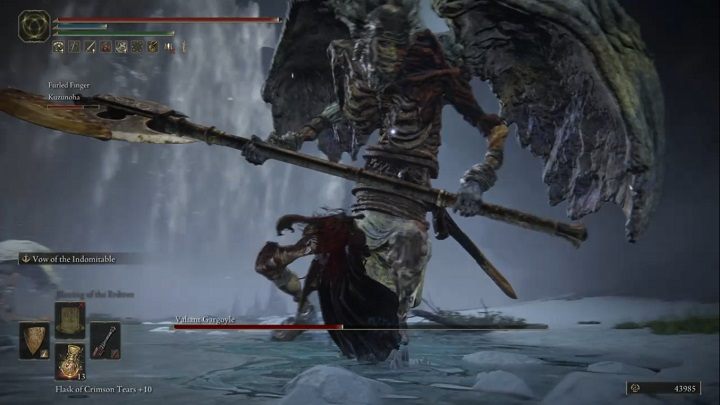 Warto jak najczęściej trzymać się blisko przeciwnika - na tyłach lub między jego nogami - Elden Ring: Nieustraszony gargulec (Valiant Gargoyle) - boss, jak pokonać? - Elden Ring - poradnik do gry