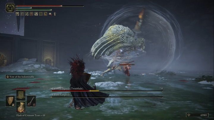 Jeśli chodzi o podwójne ostrza, przeciwnik również będzie często stosować ataki obszarowe, ale w inny sposób - Elden Ring: Nieustraszony gargulec (Valiant Gargoyle) - boss, jak pokonać? - Elden Ring - poradnik do gry