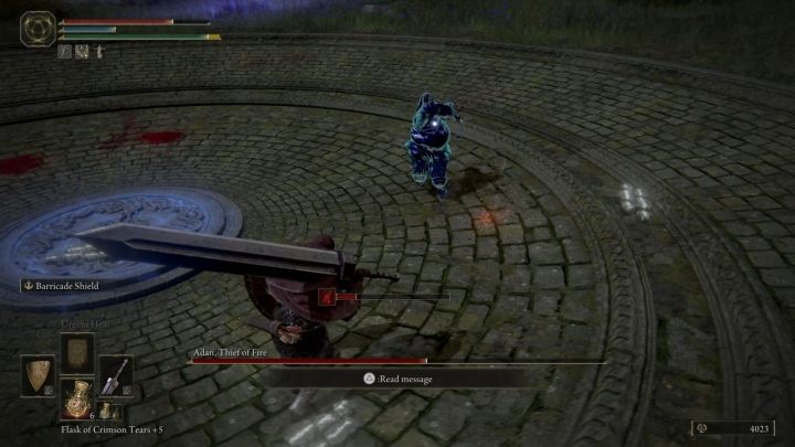 Adan to humanoidalna postać, więc możecie w łatwy sposób wybić go z rytmu i przerwać animację ataku, choćby poprzez silne ataki z wyskoku - Elden Ring: Adan złodziej ognia (Adan thief of fire) - boss, jak pokonać? - Elden Ring - poradnik do gry