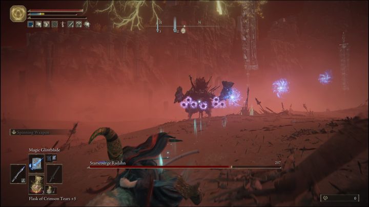 Radahn może również wytworzyć od tego momentu małe meteoryty - Elden Ring: Radahn, Gwiezdna Plaga (Starscourge Radahn) - boss, jak pokonać? - Elden Ring - poradnik do gry