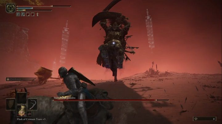 Podczas walki starajcie się znajdować jak najczęściej za jego plecami - okrążajcie go więc jak najczęściej - Elden Ring: Radahn, Gwiezdna Plaga (Starscourge Radahn) - boss, jak pokonać? - Elden Ring - poradnik do gry