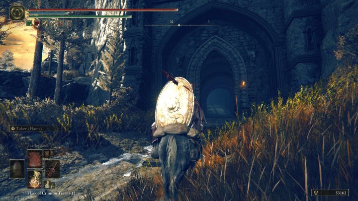 Obok miejsca łaski jest winda w dzielnicy kościelnej - Shadow of the Erdtree: Jak osuszyć Donżon cienia? - Elden Ring - poradnik do gry