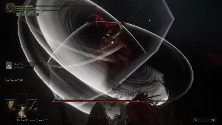 Kiedy zaczniecie atakować przeciwnika, zauważycie że Wasze ataki przerywają większość kombinacji ciosów przeciwnika - Elden Ring: Malenia, Ostrze Miquelli (Malenia, Blade of Miquella) - boss, jak pokonać? - Elden Ring - poradnik do gry