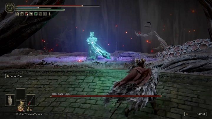 Kiedy znajdujecie się w średniej odległości od wroga, wystrzeli w Waszym kierunku co najmniej jeden pocisk - Elden Ring: Mag Bitewny Hugues (Battlemage Hugues) - boss, jak pokonać? - Elden Ring - poradnik do gry