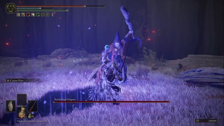 Hugues będzie też atakować czasami swoją maczugą - Elden Ring: Mag Bitewny Hugues (Battlemage Hugues) - boss, jak pokonać? - Elden Ring - poradnik do gry