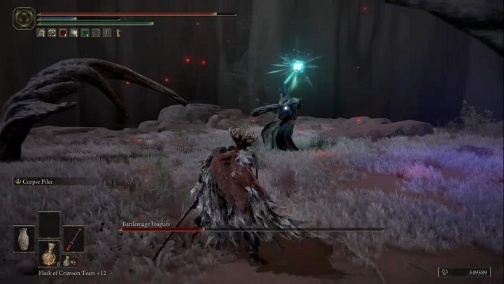 Możecie też zauważyć, że przy różdżce przeciwnika gromadzić się będzie magiczna energia - Elden Ring: Mag Bitewny Hugues (Battlemage Hugues) - boss, jak pokonać? - Elden Ring - poradnik do gry