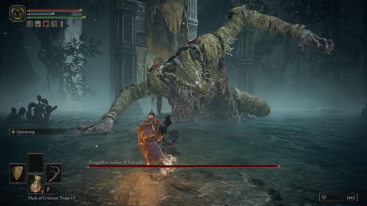 Kiedy już przeciwnik przejdzie do ataku, szybko udajcie się za niego - Elden Ring: Żołnierz drakonidów z Nokstelli (Dragonkin Soldier of Nokstella) - boss, jak pokonać? - Elden Ring - poradnik do gry