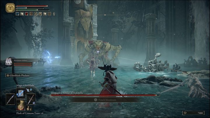 Z uwagi na duże rozmiary przeciwnika, lepiej w tej walce nie korzystać z namierzania - Elden Ring: Żołnierz drakonidów z Nokstelli (Dragonkin Soldier of Nokstella) - boss, jak pokonać? - Elden Ring - poradnik do gry