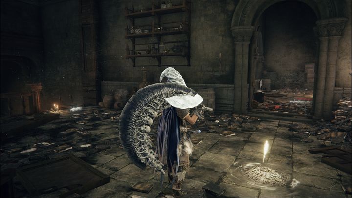 Aby dostać się na pierwsze piętro, musicie znaleźć dźwignię, która znajduje się za ukrytą ścieżką - Shadow of the Erdtree: Wszystkie Miejsca łaski w pomniejszych regionach - Elden Ring - poradnik do gry