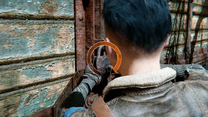 Podejdźcie do zielonego wagonu towarowego i otwórzcie kłódkę pozostałym kluczem - Syberia The World Before: Obszar Żelaznej Tajgi - kopalnia soli, zima 2004 część 2 (Iron Taiga area - salt mine, winter 2004) - solucja, opis przejścia - Syberia The World Before - poradnik do gry