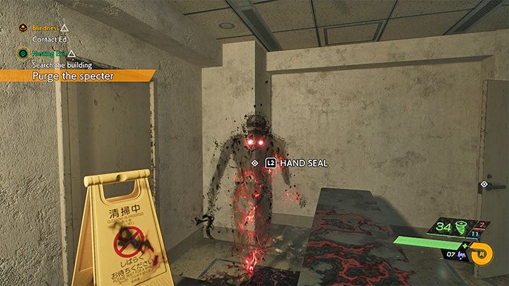 Podczas przeszukiwania budynku warto pomagać sobie regularnym aktywowaniem spektralnej wizji, by niczego nie przegapić (w budynku możecie natrafiać na loot oraz na niepowiązane z misją znajdźki) - Ghostwire Tokyo: Gniazdo zła (Nesting Evil) - solucja, opis przejścia - Ghostwire Tokyo - poradnik do gry