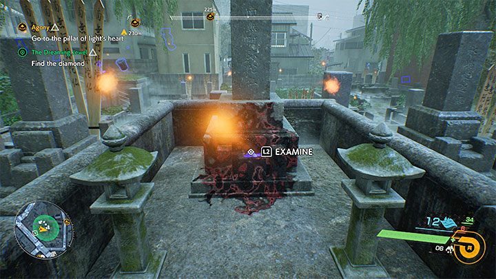 Poszukiwany diament znajdziecie przy nagrobku z powyższego obrazka, który rozpoznacie po spaczeniu pokrywającym jego dolną część - Ghostwire Tokyo: Klejnot marzeń (The Dreaming Jewel) - solucja, opis przejścia - Ghostwire Tokyo - poradnik do gry