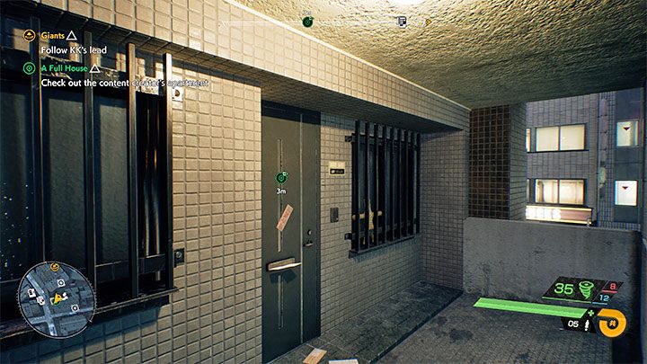Wyruszcie w stronę oznaczonego przez grę apartamentowca i po dotarciu na miejsce dotrzyjcie na właściwe piętro - Ghostwire Tokyo: Dom pełen duchów (A Full House) - solucja, opis przejścia - Ghostwire Tokyo - poradnik do gry