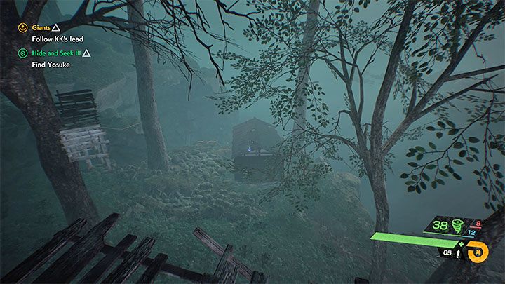 Docelowo musicie wdrapać się na najwyższą półkę i ustawić się w miejscu z obrazka, tzn - Ghostwire Tokyo: Zabawa w chowanego 3 (Hide and Seek 3) - solucja, opis przejścia - Ghostwire Tokyo - poradnik do gry