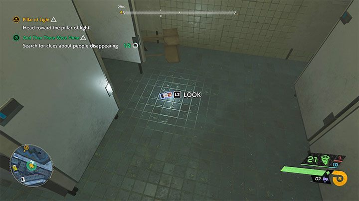 Wskazówka 2 znajduje się na piętrze i w skorzystaniu ze schodów przeszkodzi Wam silniejsza odmiana Przybysza z parasolką mogąca wchodzić w stan furii (Rage Walker) - Ghostwire Tokyo: I nie pozostał nikt (And Then There Were None) - solucja, opis przejścia - Ghostwire Tokyo - poradnik do gry