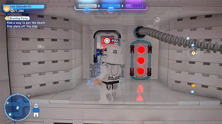 Platforma z hologramem musi zostać najpierw przepchnięta w lewo, a następnie w prawo - LEGO Skywalker Saga: Ambasadorze, to abordaż (Boarding Party) - solucja, opis przejścia - LEGO Skywalker Saga - poradnik do gry