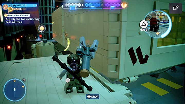 Ostatnia sala odwiedzana w tej misji zawiera 2 przełączniki i każda z grup (Rey i Finn oraz Han, Chewcbacca i BB) będzie musiała dotrzeć do osobnego przełącznika - LEGO Skywalker Saga: Kto Soloeje wiatr (Reap What You Solo) - solucja, opis przejścia - LEGO Skywalker Saga - poradnik do gry