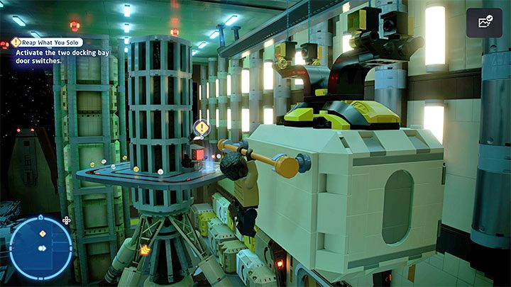 Zaczekajcie aż pojemnik zmieni swoje położenie i złapcie się drugiego uchwytu sąsiedniego pojemnika, który zatrzyma się w okolicy - LEGO Skywalker Saga: Kto Soloeje wiatr (Reap What You Solo) - solucja, opis przejścia - LEGO Skywalker Saga - poradnik do gry