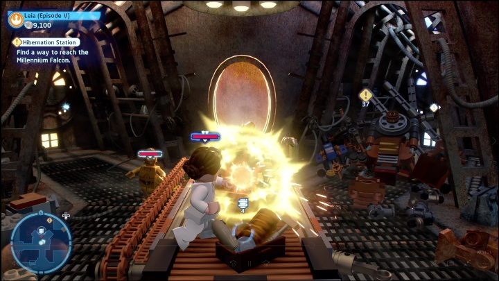 Do zdobycia kolejnej znajdźki musicie zniszczyć stertę przedmiotów leżących po prawej stronie pomieszczenia - LEGO Skywalker Saga: Imperium kontratakuje- lista znajdziek i nagrody - LEGO Skywalker Saga - poradnik do gry