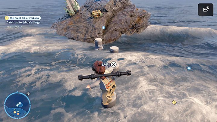 Dotarcie do znajdźki jest proste i zakłada jedynie skakanie po małych obiektach wystających z wody - LEGO Skywalker Saga: Wyspa ze świątynią (Temple Island) - lista wszystkich łamigłówek - LEGO Skywalker Saga - poradnik do gry