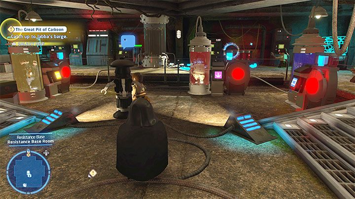 Znajdziecie się w lokacji z 3 osobami przetrzymywanymi w kapsułach - LEGO Skywalker Saga: Baza ruchu oporu (Resistance Base) - lista wszystkich łamigłówek - LEGO Skywalker Saga - poradnik do gry