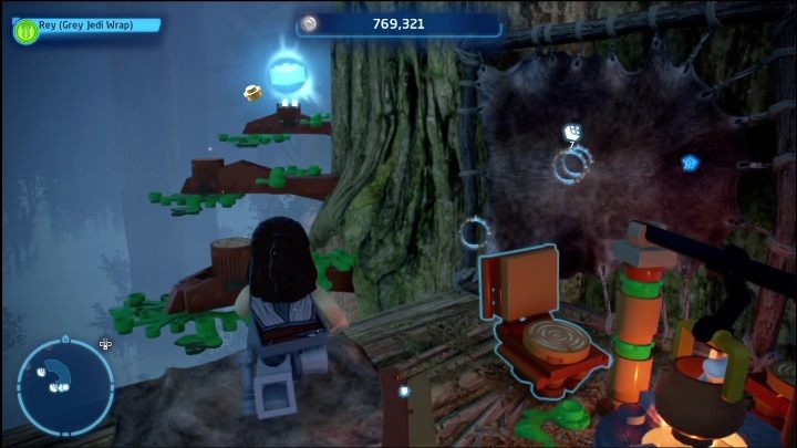 Aby dotrzeć do tej znajdźki musicie najpierw opuścić kładkę - LEGO Skywalker Saga: Wioska Ewoków - lista wszystkich łamigłówek - LEGO Skywalker Saga - poradnik do gry