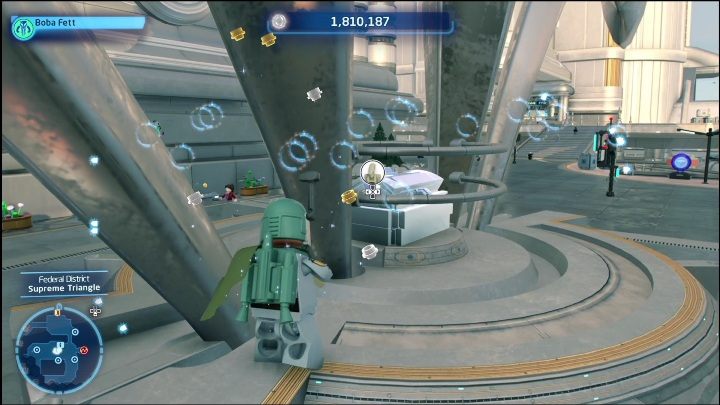 Klocek schowany jest w skrzyni pod rzeźbą zaraz przy punkcie postoju taksówek - LEGO Skywalker Saga: Dzielnica federalna - lista wszystkich łamigłówek - LEGO Skywalker Saga - poradnik do gry