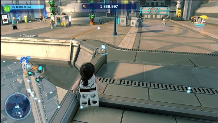 Aby dostać się do tej znajdźki potrzebujecie postaci z hakiem, może być to droid astromechaniczny albo łowca nagród - LEGO Skywalker Saga: Dzielnica federalna - lista wszystkich łamigłówek - LEGO Skywalker Saga - poradnik do gry