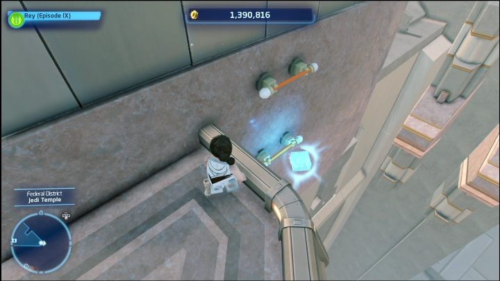 Ten klocek znajduje się na ścianie, aby się do niego dostać musicie zeskoczyć po pomarańczowych drążkach zawieszonych na budynku - LEGO Skywalker Saga: Dzielnica federalna - lista wszystkich łamigłówek - LEGO Skywalker Saga - poradnik do gry