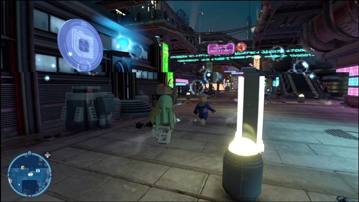 Ten klocek leży na niewielkim daszku nad drzwiami, zobaczycie go idąc wzdłuż głównej ulicy - LEGO Skywalker Saga: Dzielnica Uscru - lista wszystkich łamigłówek - LEGO Skywalker Saga - poradnik do gry