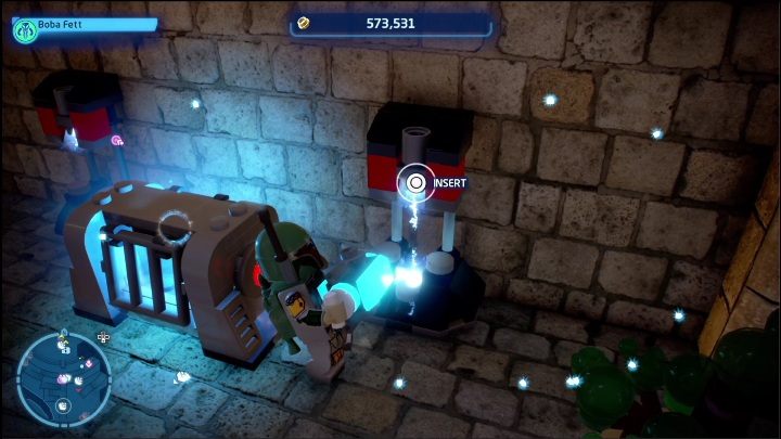 Ten klocek zdobędziecie od sprzedawcy, gdy ustawicie jego wystawę tak, aby kolumny składały się z tych samych przedmiotów, np - LEGO Skywalker Saga: Canto Bight - lista wszystkich łamigłówek - LEGO Skywalker Saga - poradnik do gry