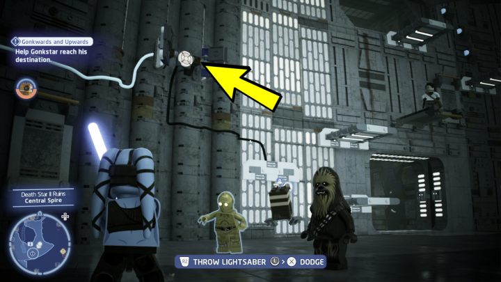 Na ostatnim odcinku trasy musicie najpierw wyciągnąć ze ściany biały klocek, obok którego stoi zleceniodawca - LEGO Skywalker Saga: Gonki w górę (Gonkwards and Upwards) - solucja, opis przejścia - LEGO Skywalker Saga - poradnik do gry