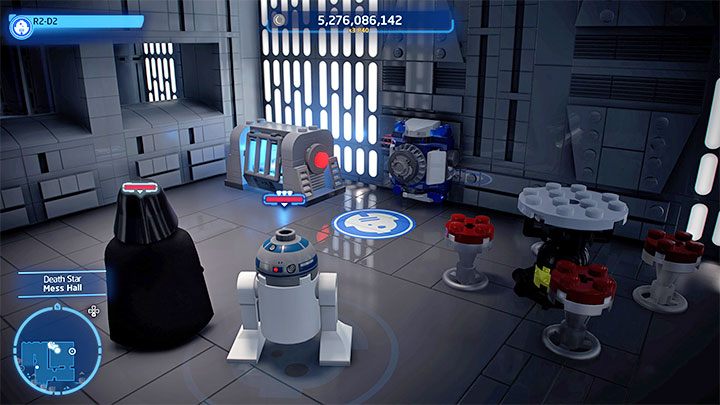 Po wejściu do pomieszczenia musicie dodatkowo wybrać R2-D2 po to żeby użyć niebieskiego terminalu - LEGO Skywalker Saga: Gwiazda Śmierci I (Death Star I) - odblokowanie i lista wszystkich łamigłówek - LEGO Skywalker Saga - poradnik do gry