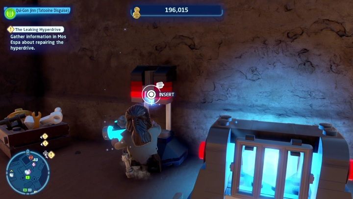 Ten klocek kyber zamknięty jest w obiekcie, który otworzycie dopiero posiadając dwie niebieskie baterie - LEGO Skywalker Saga: Mos Espa - lista wszystkich łamigłówek - LEGO Skywalker Saga - poradnik do gry