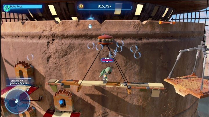 Znajdźka leży na samym szczycie wieży, aby się do niej dostać musicie spiąć się po platformach na samą górę - LEGO Skywalker Saga: Pustynia Jundlandii- lista wszystkich łamigłówek - LEGO Skywalker Saga - poradnik do gry