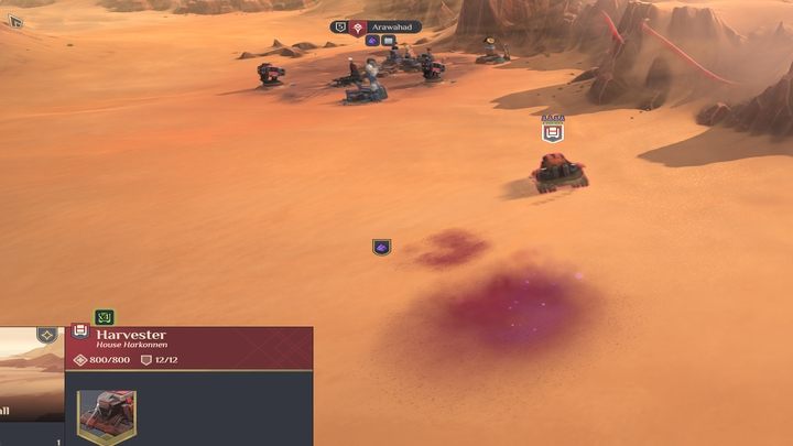 Jedyny sposób zarabiania przyprawy, to zbieranie jej Żniwiarkami do Rafinerii w regionach, gdzie Przyprawa jest dostępna - o czyś świadczy właściwa ikona oraz fioletowy pył na piasku - Dune Spice Wars: Przyprawa - Dune Spice Wars - poradnik do gry