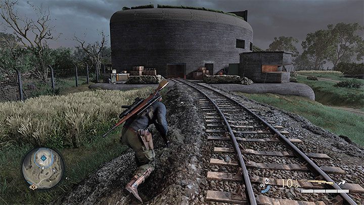 W małym zachodnim budynku znajdziecie obcęgi, które mogą się później przydać - Sniper Elite 5: Poboczne zadania z misji 1 - solucja, opis przejścia - Sniper Elite 5 - poradnik do gry