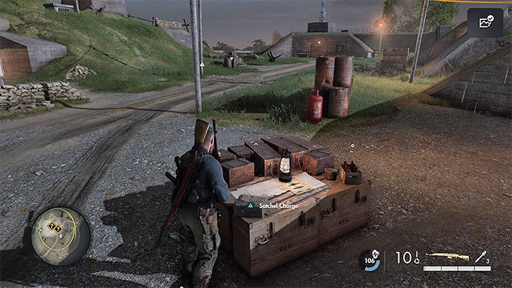 Ładunki wybuchowe (Satchel Charges) możecie odnajdywać w dość dużych ilościach w okolicy - Sniper Elite 5: Unieszkodliwienie radaru (misja 1) - solucja, opis przejścia - Sniper Elite 5 - poradnik do gry