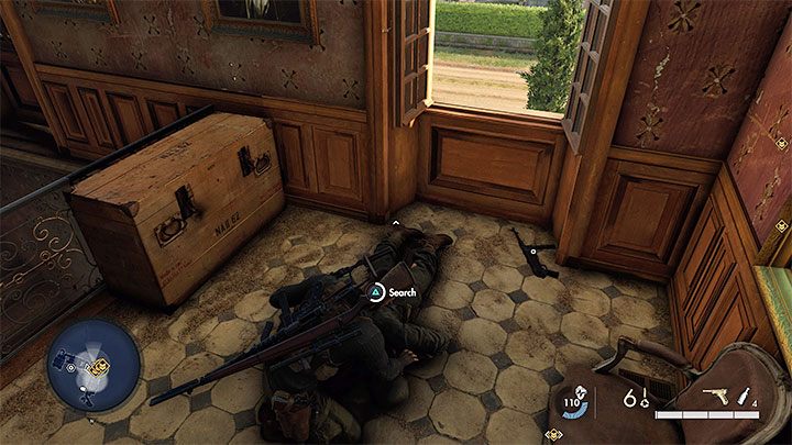 W przypadku tego wariantu zainteresujcie się oknem na lewo od wejścia do biura (powyższy obrazek), czyli tym, przy którym domyślnie kręcił się jeden z wartowników - Sniper Elite 5: Wejście do biura i znalezienia sekretów Mollera (misja 2) - solucja, opis przejścia - Sniper Elite 5 - poradnik do gry