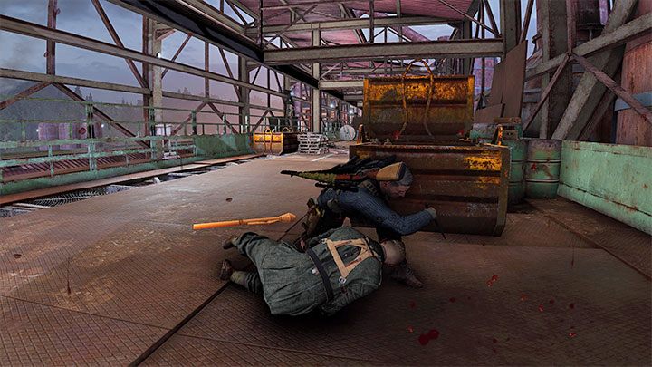 Na terenie fabryki możecie też alernatywnie odnaleźć Panzerfausta i przykładowa lokacja z nim to dach rafinerii ze wschodniej części mapy (budynek ten to jeden z głównych celów misji) - Sniper Elite 5: Infiltracja i eksploracja fabryki (misja 4) - solucja, opis przejścia - Sniper Elite 5 - poradnik do gry