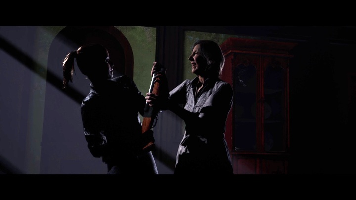 Laura wpadnie do pokoju z rodziną Hackett - The Quarry: Rozdział 9 - solucja, opis przejścia - The Quarry - poradnik do gry