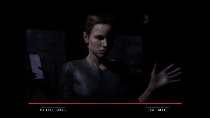 W trakcie ucieczki przed potworem możecie podnieść spray na niedźwiedzie lub paralizator - The Quarry: Emma - lista możliwych śmierci i wybory - The Quarry - poradnik do gry