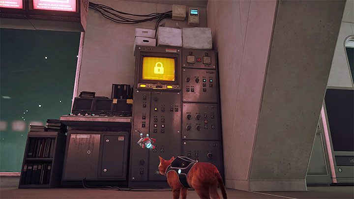 W pomieszczeniu są 3 terminale i możecie docierać do nich w dowolnej kolejności - Stray: Zagadka blokady dostępu do systemu - Pomieszczenie kontrolne (Control Room) - Stray - poradnik do gry