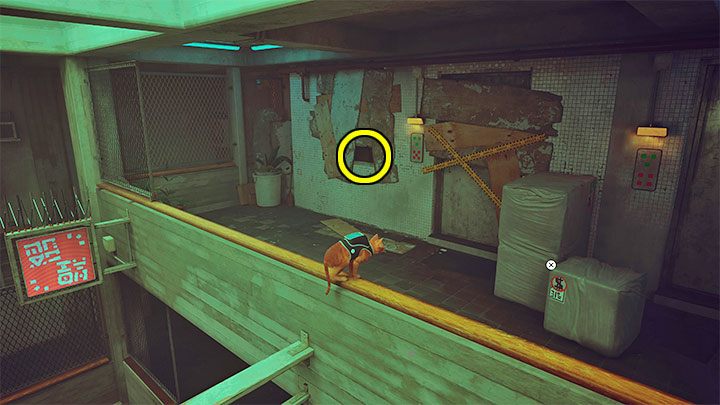 Korzystajcie z dowolnych schodów żeby docierać na kolejne piętra blokowiska - Stray: Śródmiasto (Midtown), rozdział 10 - solucja, opis przejścia - Stray - poradnik do gry